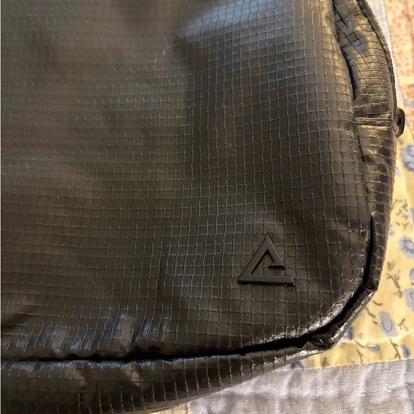 NWT, Rareform Large Zion Sling Bag - Picture 5 of 5